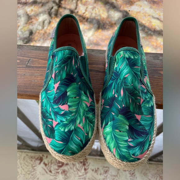 Enjoiya Shoes Enjoiya Valley Tropical Print Espadrilles Poshmark